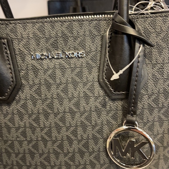 Michael Kors Mercer Medium Pebbled Leather Crossbody Bag - Picture 15 of 16